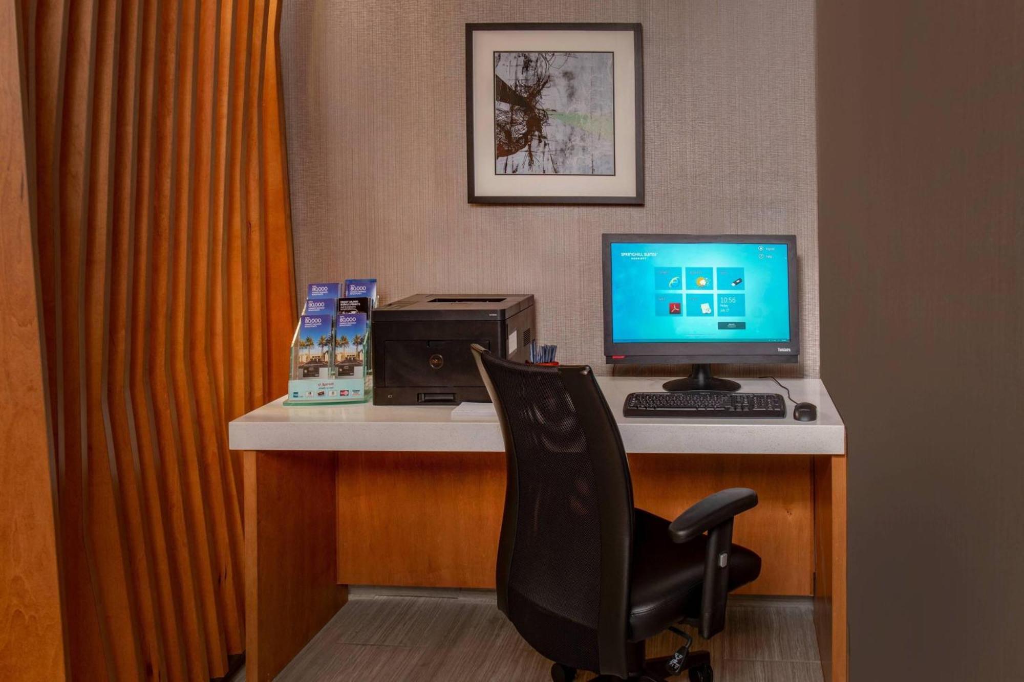 Hotel Springhill Chantilly 3*